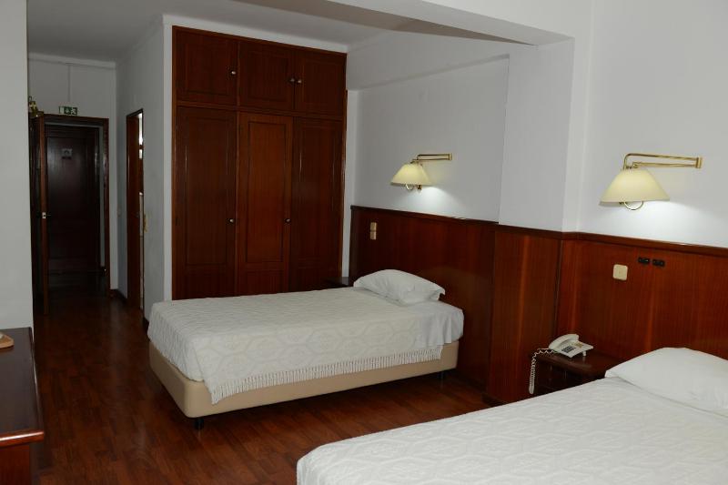 Triple Room with Double Bed image 3