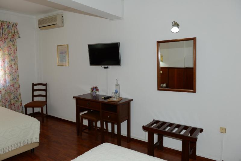 Triple Room with Double Bed image 4