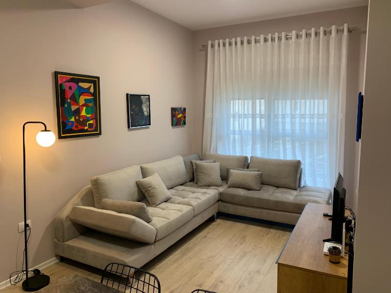 Lovely 1-bedroom Condo in Tirana WiFi-Netflix-AC - image 8