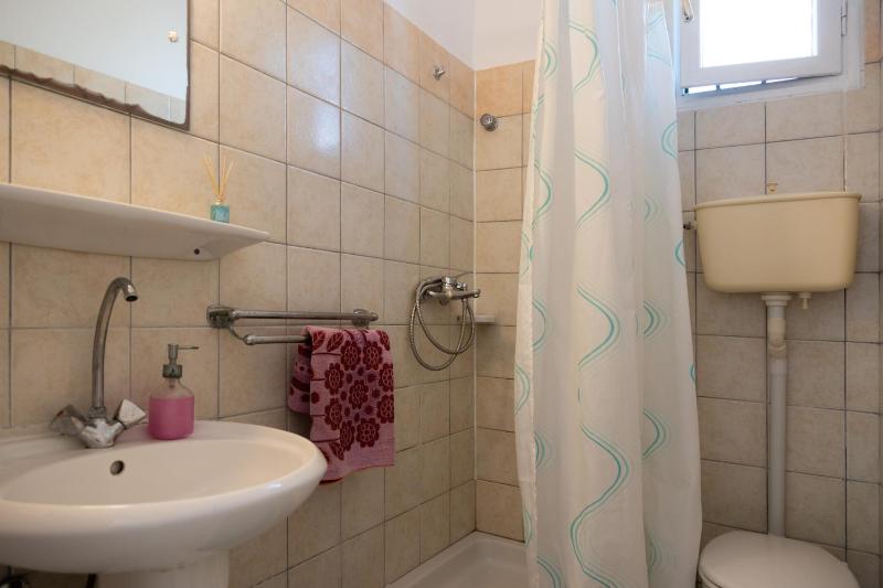 Quadruple Room image 3