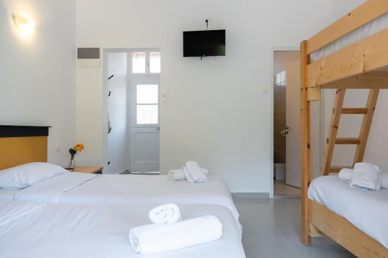 Quadruple Room image 2