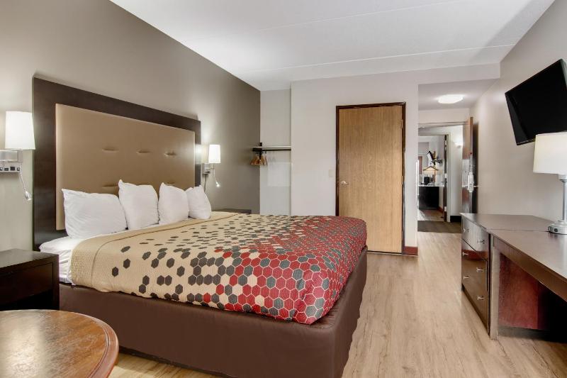 King Room - Accessible/Non-Smoking image 3