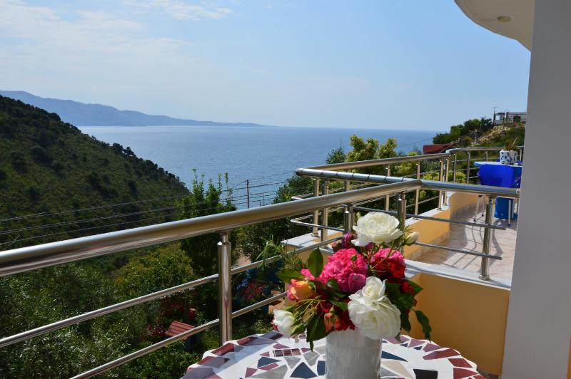Studio Apartment with Sea View image 2