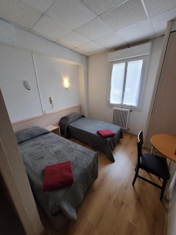 Twin Room image 1