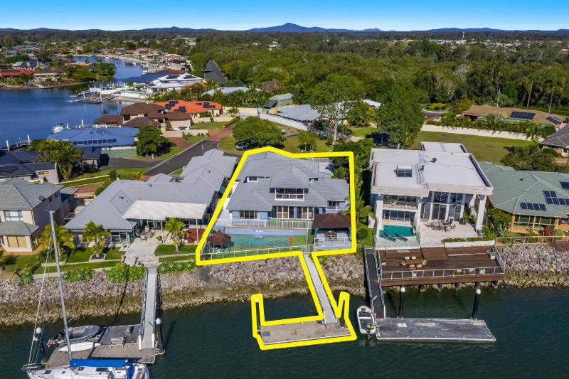 Salty Dayz - Designer Waterfront with Private Pontoon & Pool - Holiday Yamba - image 11