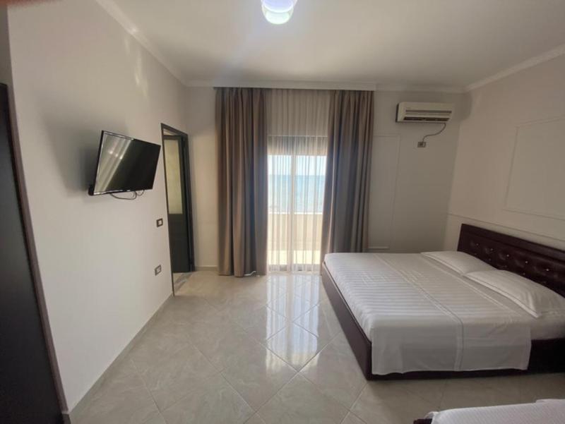 Triple Room with Sea View image 1