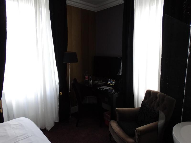 Double Room image 1