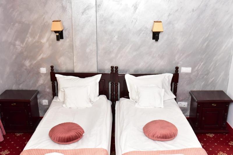 Double Room image 3