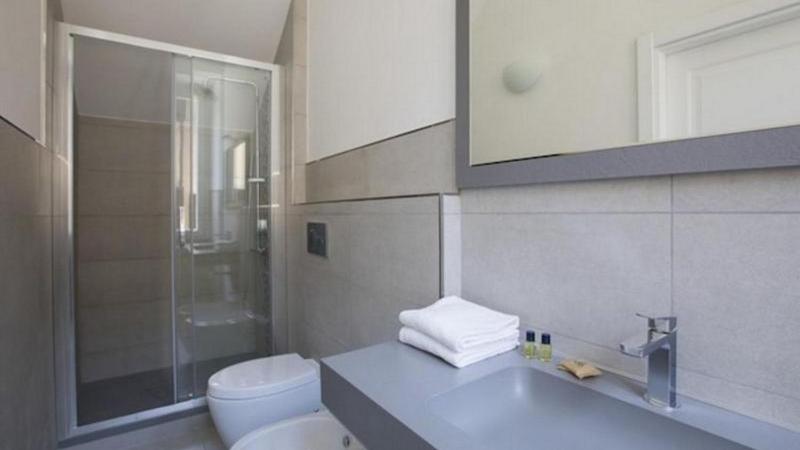 Deluxe King Studio image 3