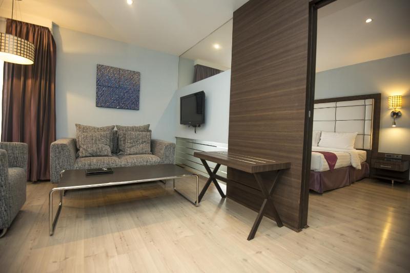 Sukhumvit Suites Hotel - image 11