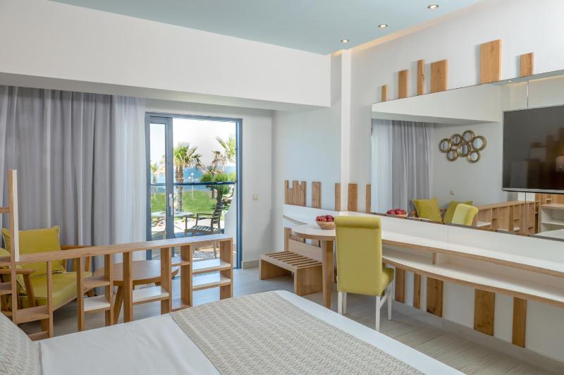 Junior Suite - Sea Front (2 Adults) image 3
