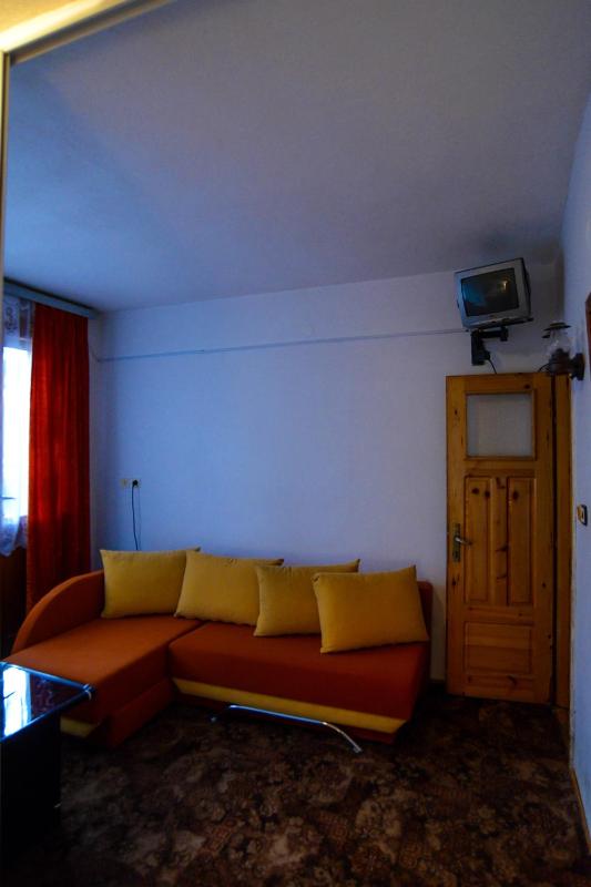 Family Room image 4