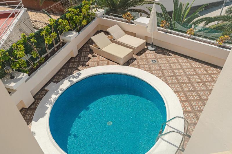 Deluxe Suite with Private Pool (4 Adults) image 3