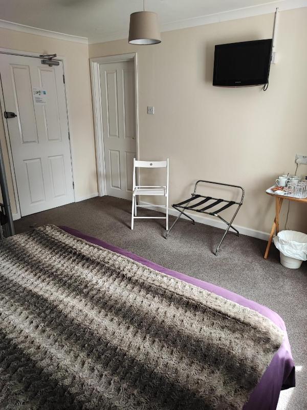 Family Room image 2