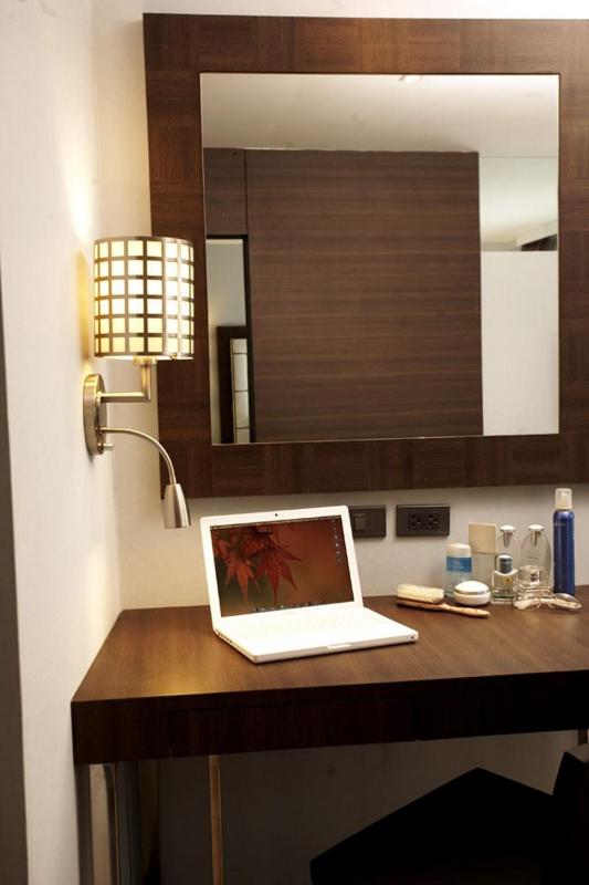 Sukhumvit Suites Hotel - image 16