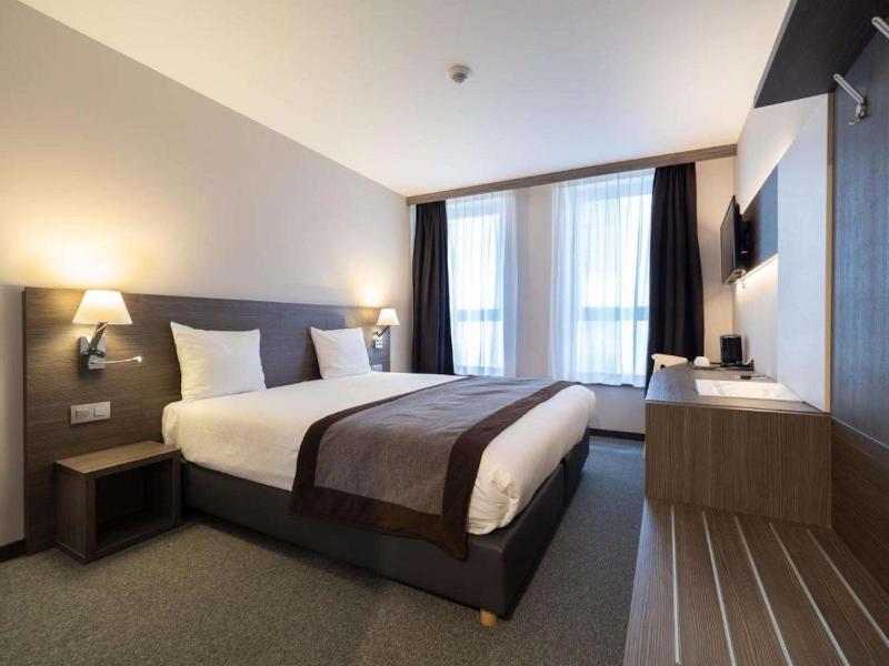 Standard Queen Room image 3