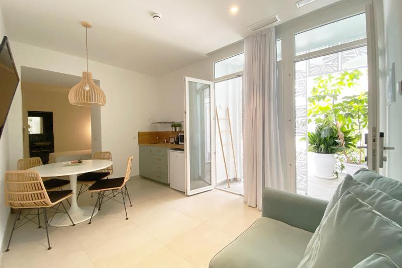 Family Room image 2