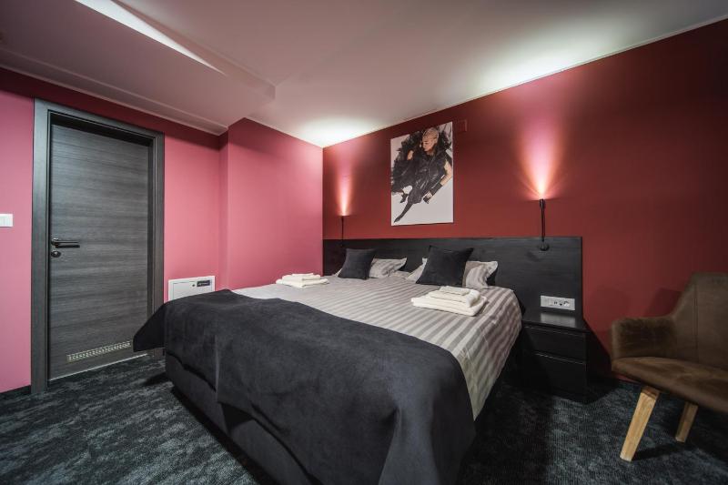 Rustica Rooms Images