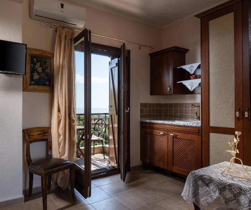 Studio (2 Adults) image 2