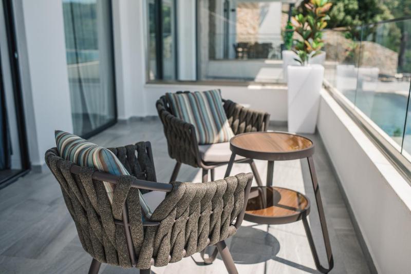 Ground Floor Apartment with Sea View image 3