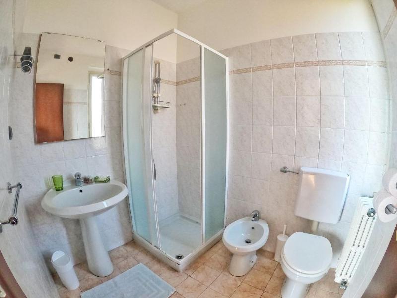 One-Bedroom Apartment with Lake View image 2