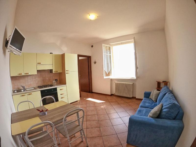 One-Bedroom Apartment with Lake View image 3