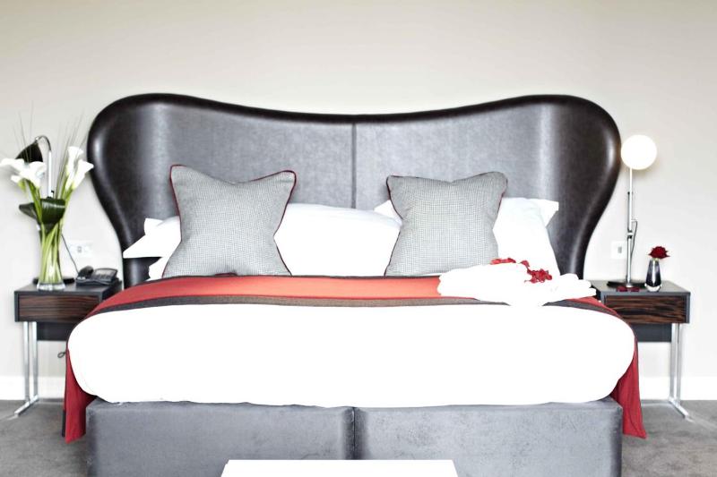 Deluxe Double or Twin Room image 4