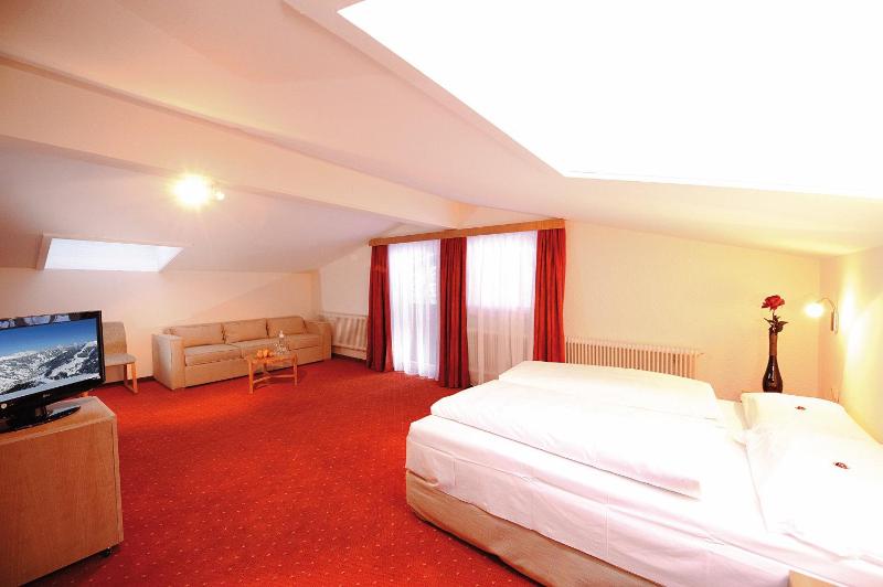 Suite with Balcony image 3