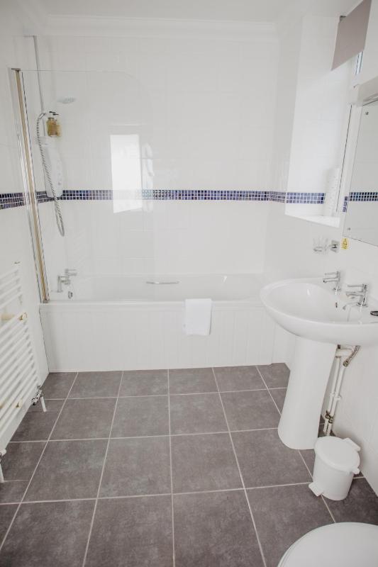 Twin Room image 3