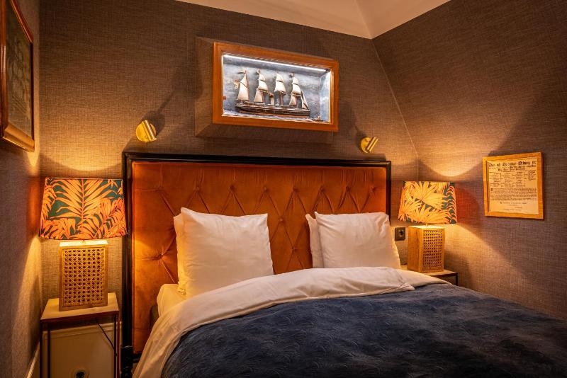 Small Double Room image 1