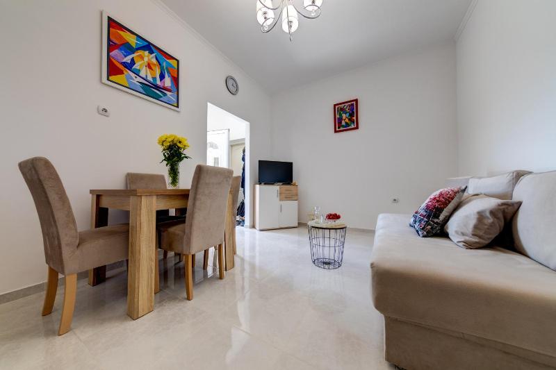 One-Bedroom Apartment image 3