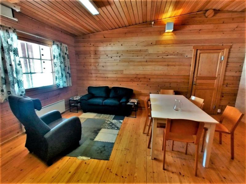 Twin Room with Shared Toilet image 4
