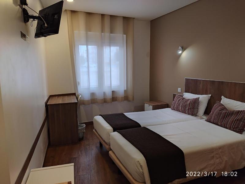 Double or Twin Room with Private Bathroom image 2