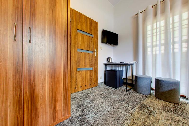 Double Room image 3