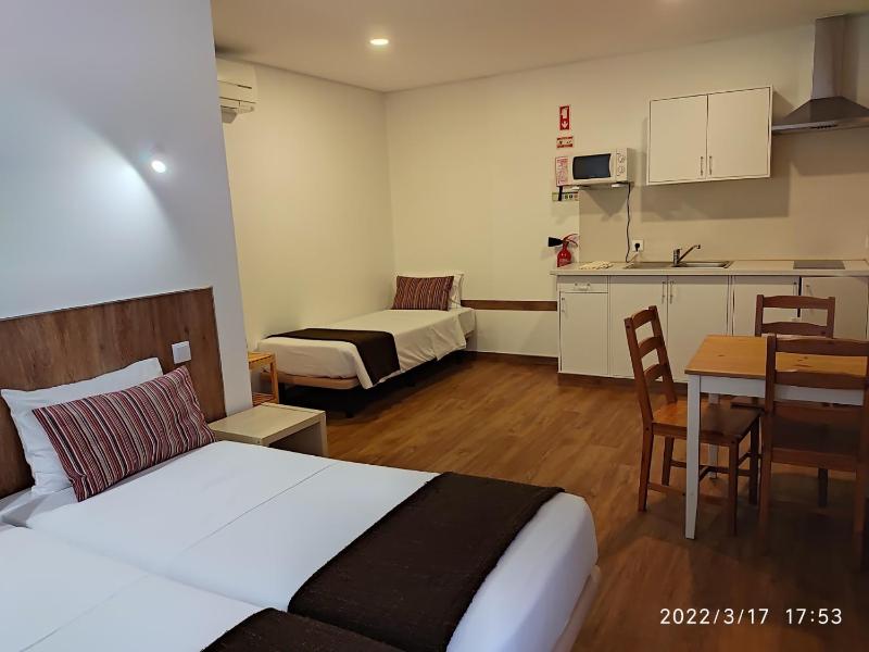 Standard Triple Studio image 2