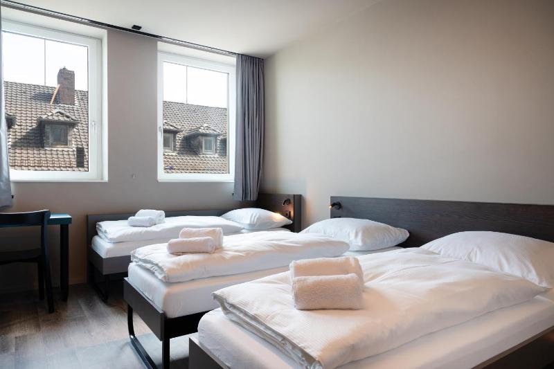 MEININGER Hotel Bremen Hauptbahnhof - image 8
