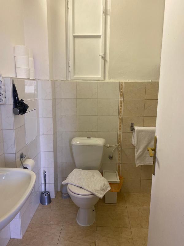 One-Bedroom Apartment image 4