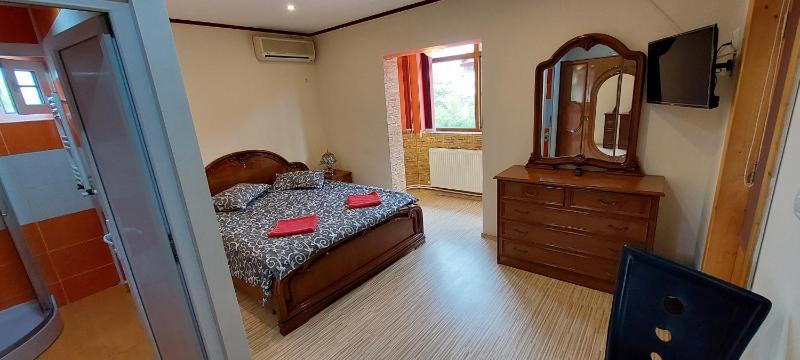 Double Room with Private Bathroom image 1