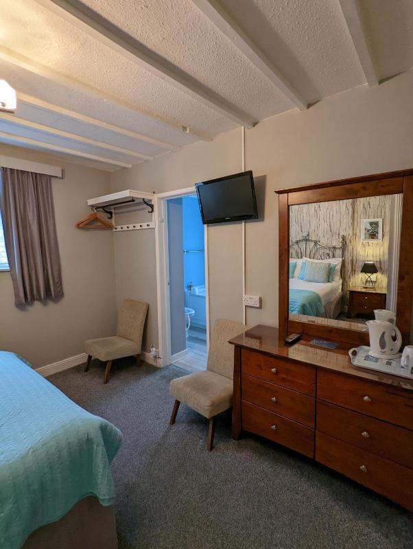 Double Room image 3