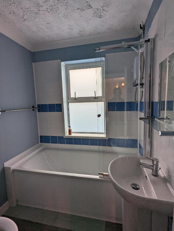 Double Room image 4