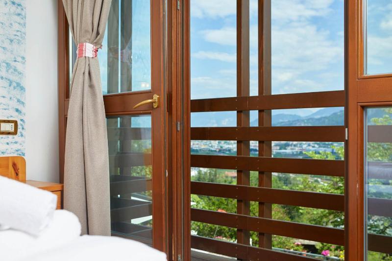 Double or Twin Room with Balcony image 4