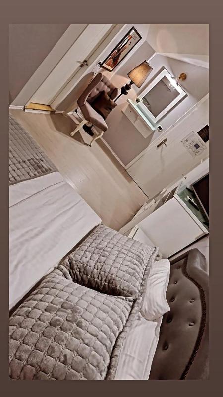 Classic Quadruple Room image 1