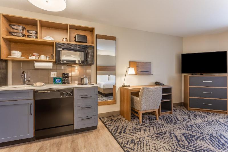 Studio Suite with King Bed - Non-Smoking image 3