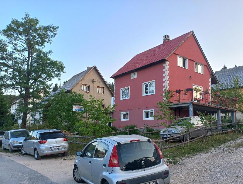 Seven-Bedroom House image 1