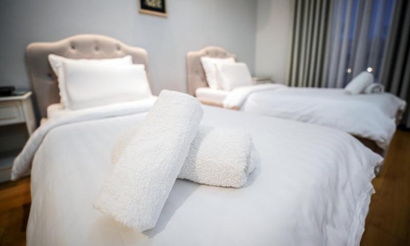 Large Twin Room image 3