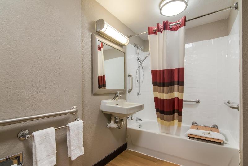 Business King Room Disability Access Smoke Free image 2