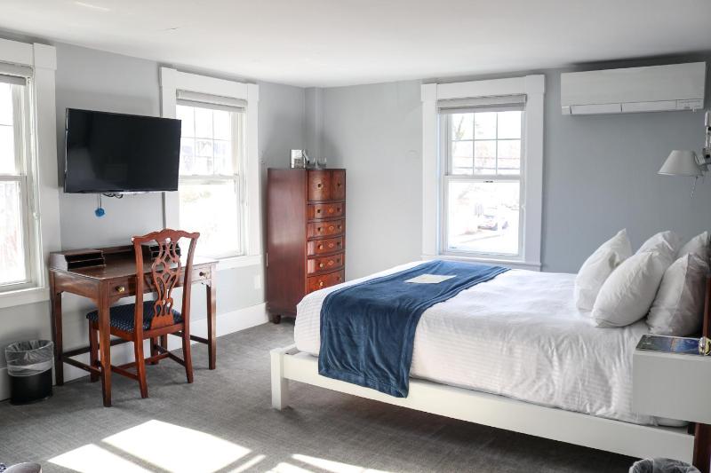 Queen Room image 1