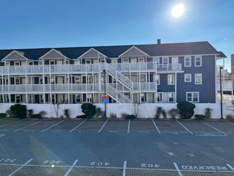 Four-Bedroom Apartment image 2