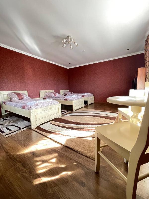 Standard Triple Room image 2