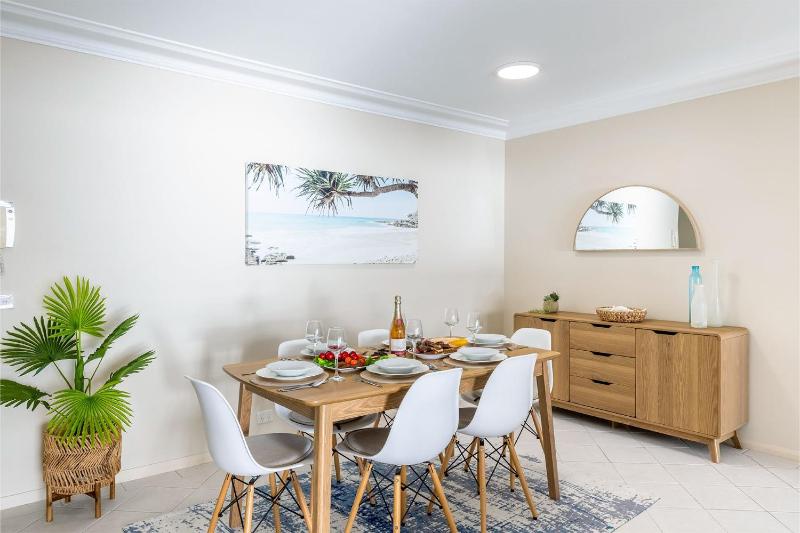 Florentine 13 11 Columbia Close -fabulous unit with air con wifi pool lift and waterviews - image 8